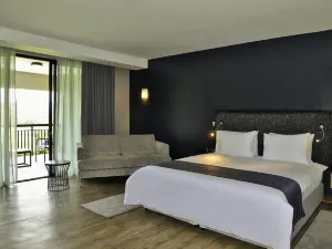 Mantis Epic Hotel & Suites