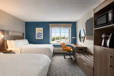 Holiday Inn Express Bowling Green Hotels near Flea Land