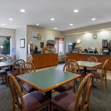 Days Inn & Suites by Wyndham Madison