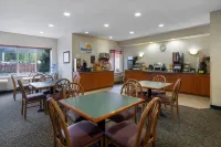 Days Inn & Suites by Wyndham Madison Hotels in Monona