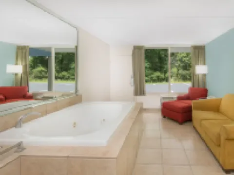 Super 8 by Wyndham Kingsland I-95/Naval Base Area Hotels in Kingsland