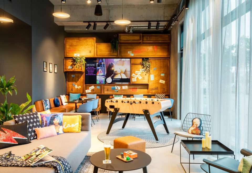 2. Moxy Ber..