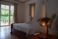 Chalet Bamboo Vert Hotels near Coco Island