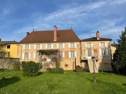 Le Logis d'Azé Hotels in Lugny