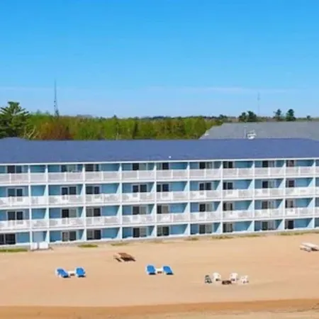 Blue Water Beachfront Hotel & Waterpark Hotels in Cheboygan County