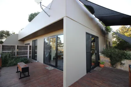 Down to Earth Farm Retreat Отели рядом с достопримечательностью «St Mary's Catholic Church»