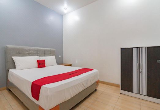 1. RedDoorz..