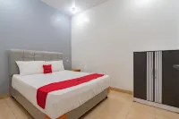 RedDoorz near Prujakan Station Cirebon Hotel di Pekalipan
