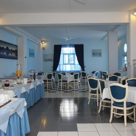 Dolphin Hotel