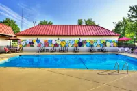 Village Inn Clemmons/Winston Salem, Trademark by Wyndham - Pools