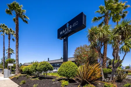 Wafer 450 Hotel Отели рядом с достопримечательностью «Калифорниас Грэйт Америка»