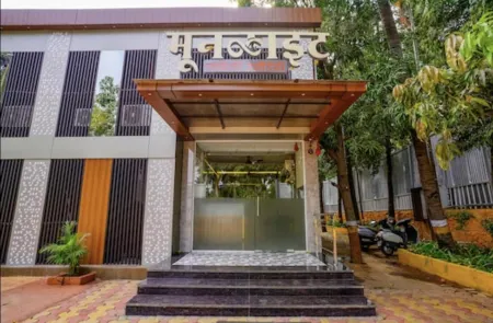 Hotel Moon Lite Residency - Marve Road Malad West Отели рядом с достопримечательностью «Горай Бич»