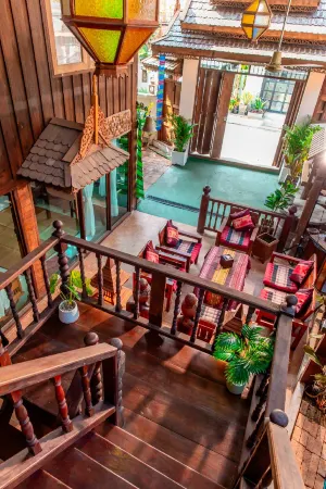 Rak Chiang Mai Guesthouse Отели рядом с достопримечательностью «Wat Buak Krok Noi»