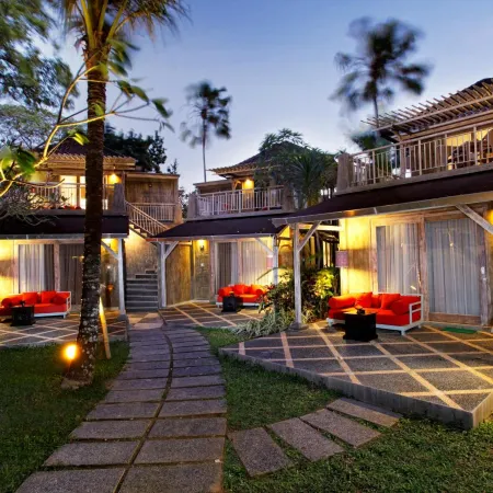 Segara Village Hotel Отели рядом с достопримечательностью «Пляж Сегара»