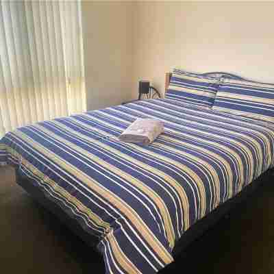 DBJ Holiday Units Rooms