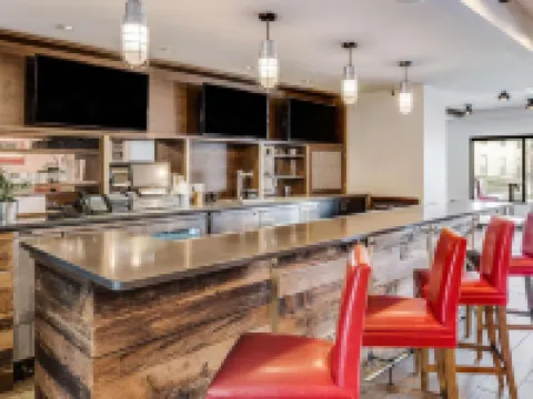 The Crossroads Hotel - Newburgh Hotels in Orange County