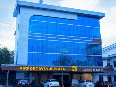 Airport Avenue Plaza