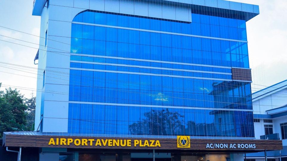 Airport Avenue Plaza