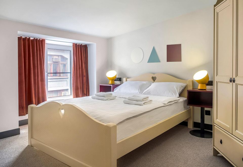Friends on Bankovsky Hostel의 외관 사진