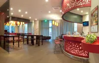 Mercure Tyumen' Tsentr Hotel - فطور