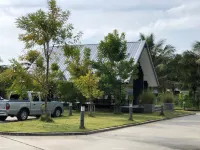 CoCo Tree Resort Hotels in Thap Sakae