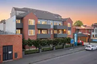 MainStay Suites Kew - Parking