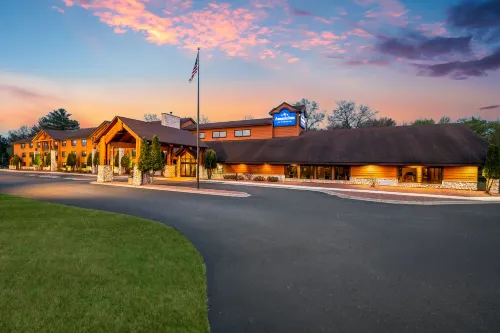 AmericInn by Wyndham Wisconsin Dells - parking