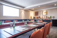 Marriott Executive Apartments Madinah - Pools