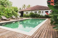 Local Hostel Novo Airão - piscina