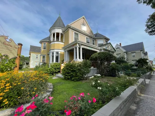 Munroe Inn Boutique Hotel Hotels in Lewiston