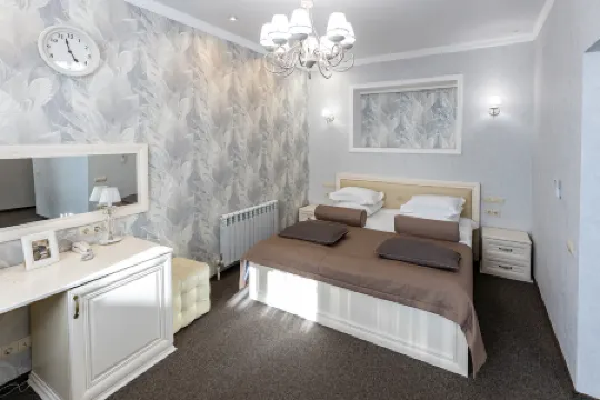 泰塔克羅皮特金酒店