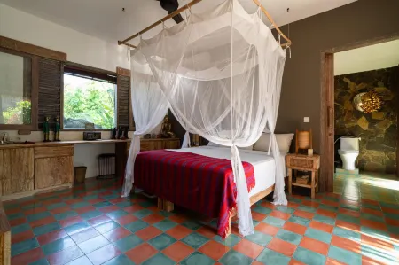 Flow - Temple of Health - Ayurvedic Cafe, Steam Room & Ice Plunge Gili Air Отели рядом с достопримечательностью «Slow Spa»