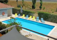 Comfort Aparthotel Carcassonne - Pools