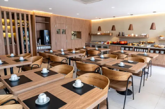 Píer Vitória Hotel Отели рядом с достопримечательностью «Theatro Carlos Gomes»