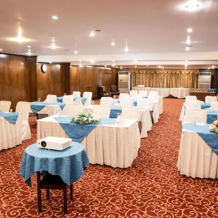 Hotel Hillview Islamabad Отели рядом с достопримечательностью «Парк Анкара»
