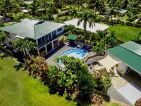 White House Apartments - Pool
