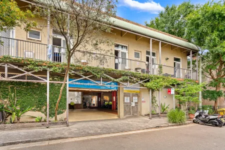 Newtown Backpackers Отели в г. Camperdown