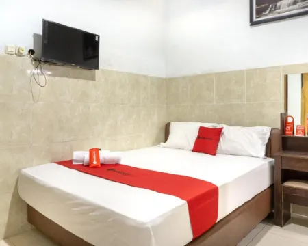 RedDoorz @ Hotel Surabaya Sumenep Hotels in Sumenep