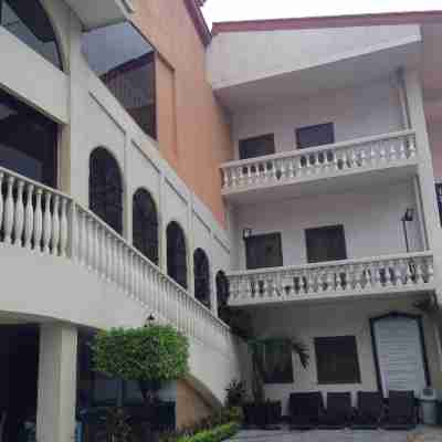 蘇比克灣旅遊飯店 Hotel Exterior