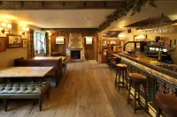 The Lamb Inn - С баром