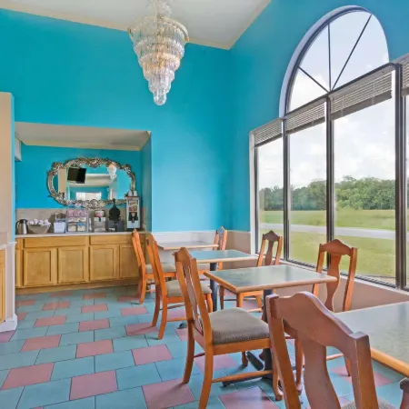 Super 8 by Wyndham Brunswick South/I-95