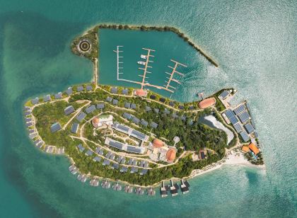 Riahi Villas by Swiss-Belhotel, Nirup Island