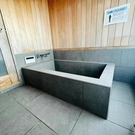 Toya Cliff House