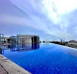 #Free Netflix 1BR Troika Residensi Kota Bharu By AGhome - Pool