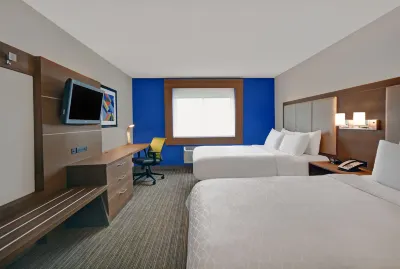 Holiday Inn Express Adrian Hotel dekat Blissfield Model Railroad Club