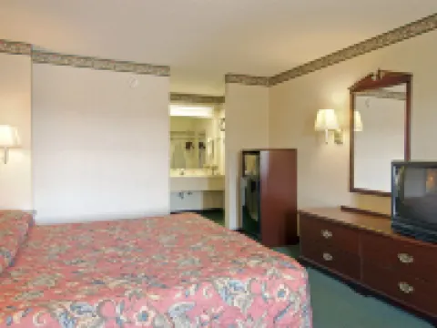 Days Inn & Suites by Wyndham Fort Valley Hotels in Peach County