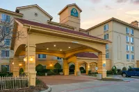 La Quinta Inn & Suites by Wyndham DFW Airport South / Irving Hotel in zona Trinity Rail Express - CentrePort/DFW Airport Station