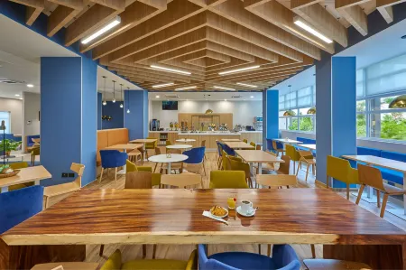 City Express Plus by Marriott Cancún Aeropuerto Riviera Отели в г. Benito Juarez