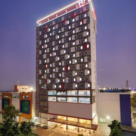 HI Hotel Senen Отели рядом с достопримечательностью «Площадь Atrium»