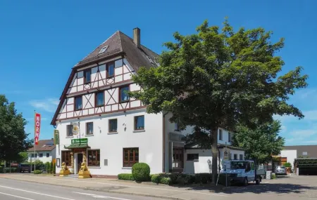 Hotel Sonnenkeller Отели рядом со станцией Neu-Ulm